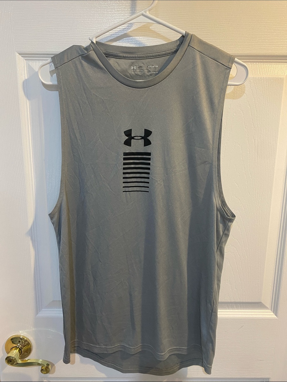 Under Armour Men's Light Gray Sleeveless  Tank with Black Logo size medium